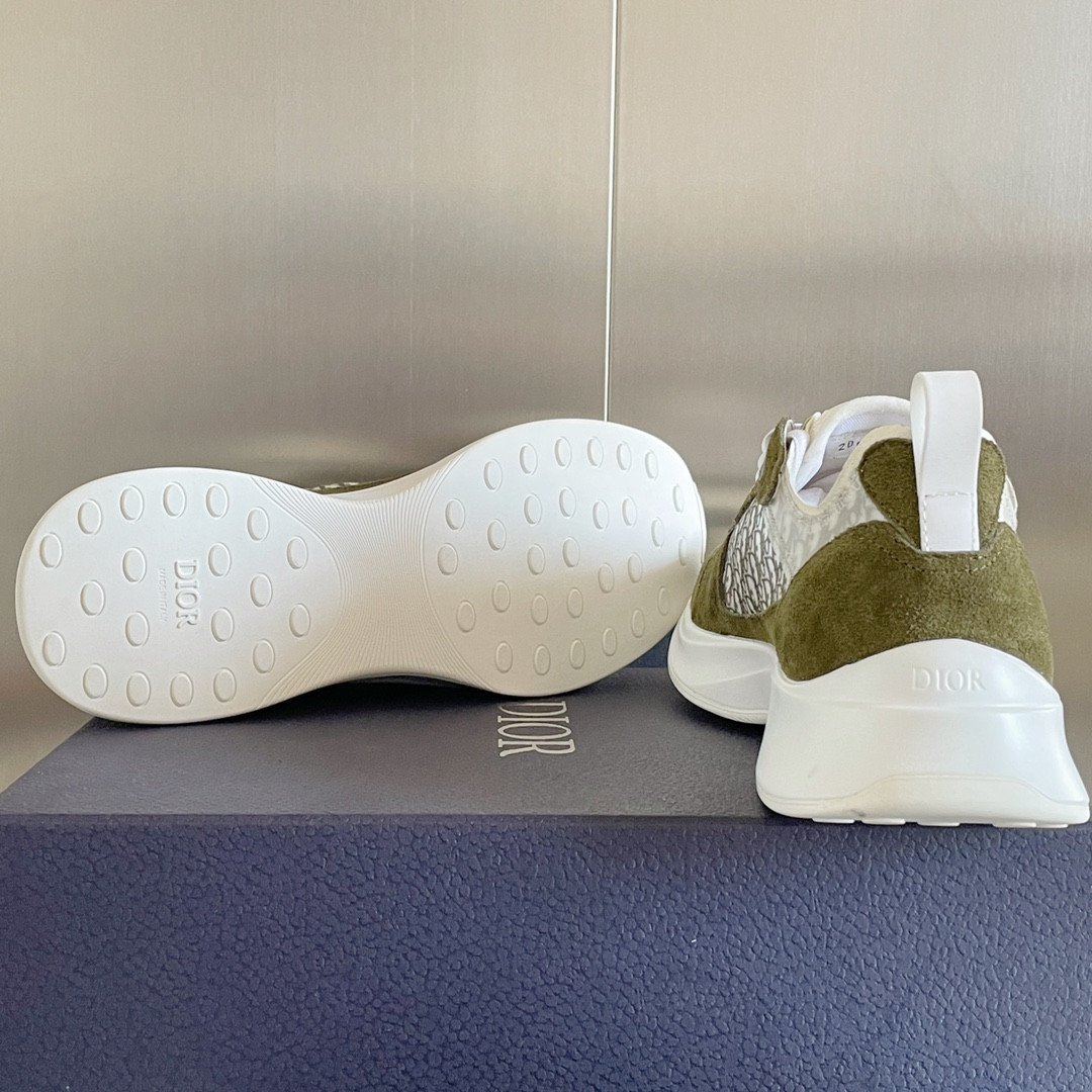 UA D10r B25 Runner Sneaker