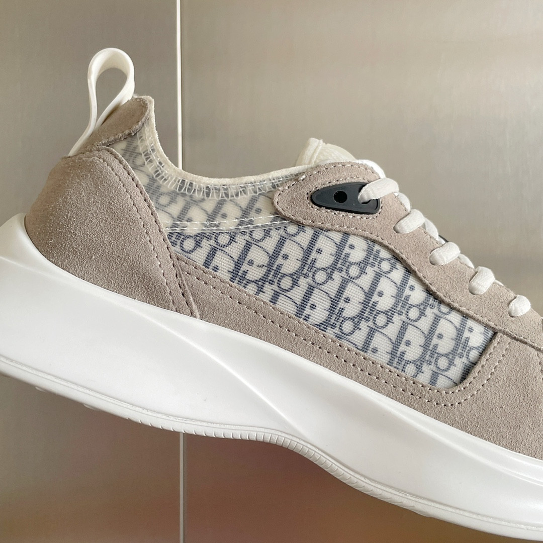 UA D10r B25 Runner Sneaker