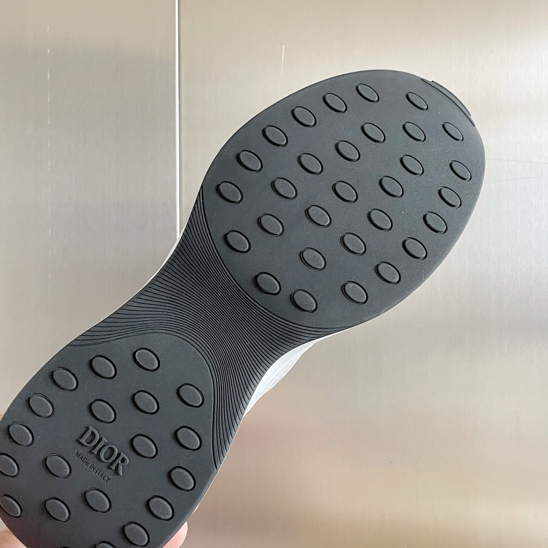 UA D10r B25 Runner Sneaker