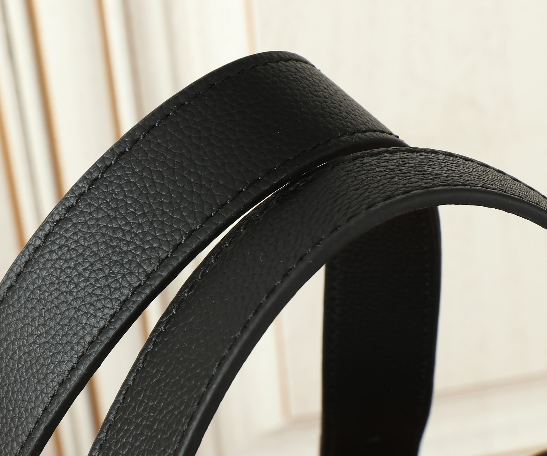 LV Low Key Cabas MM M25341 47x30x14cm