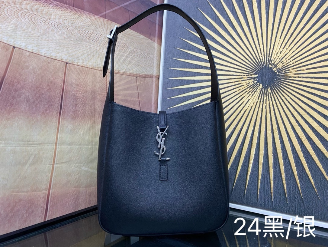 Y51 LE 5 À 7  23x22x8cm