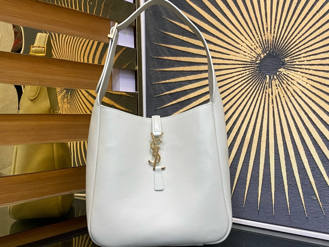 Y51 LE 5 À 7 23x22x8cm