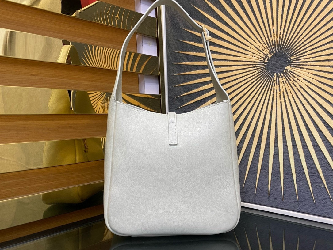 Y51 LE 5 À 7 23x22x8cm