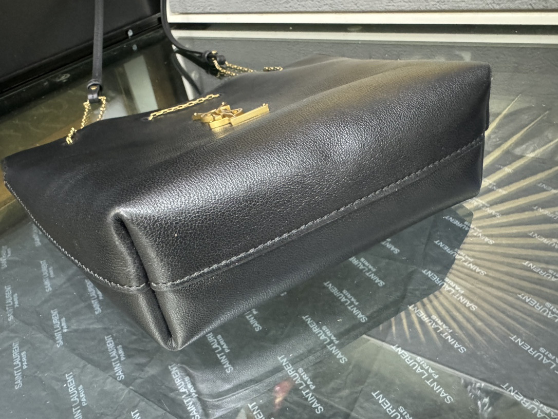 Y51 POCHON in lambskin 20x24x3cm