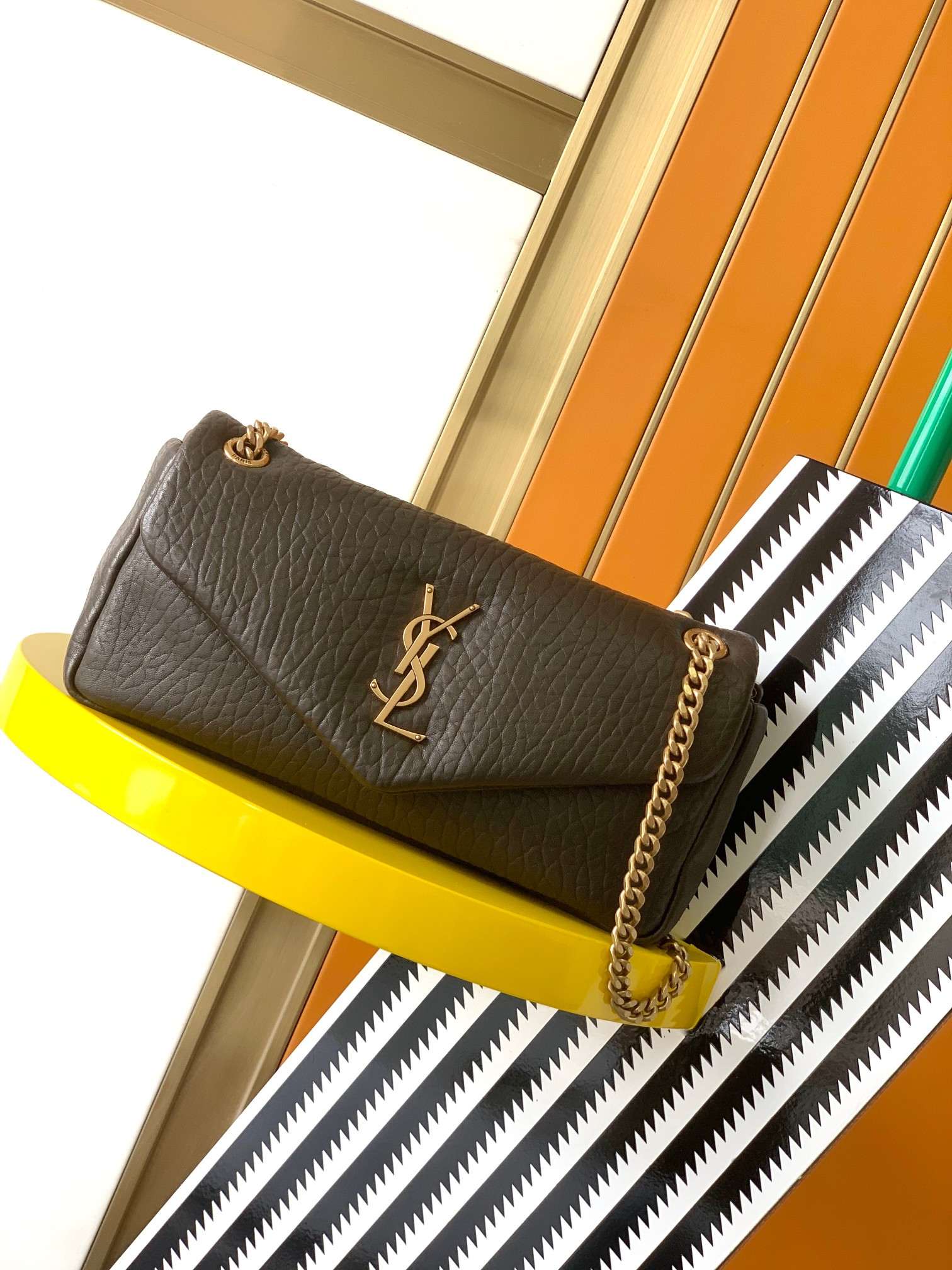 Y51 Calypso small in plunged lambskin 26x14x7cm