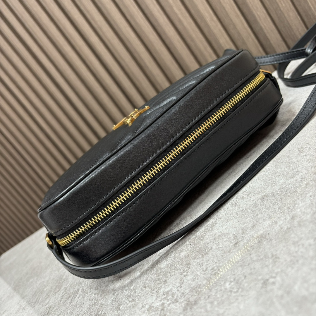 Y51 LOU camera bag in quilted leather 23x16x6cm