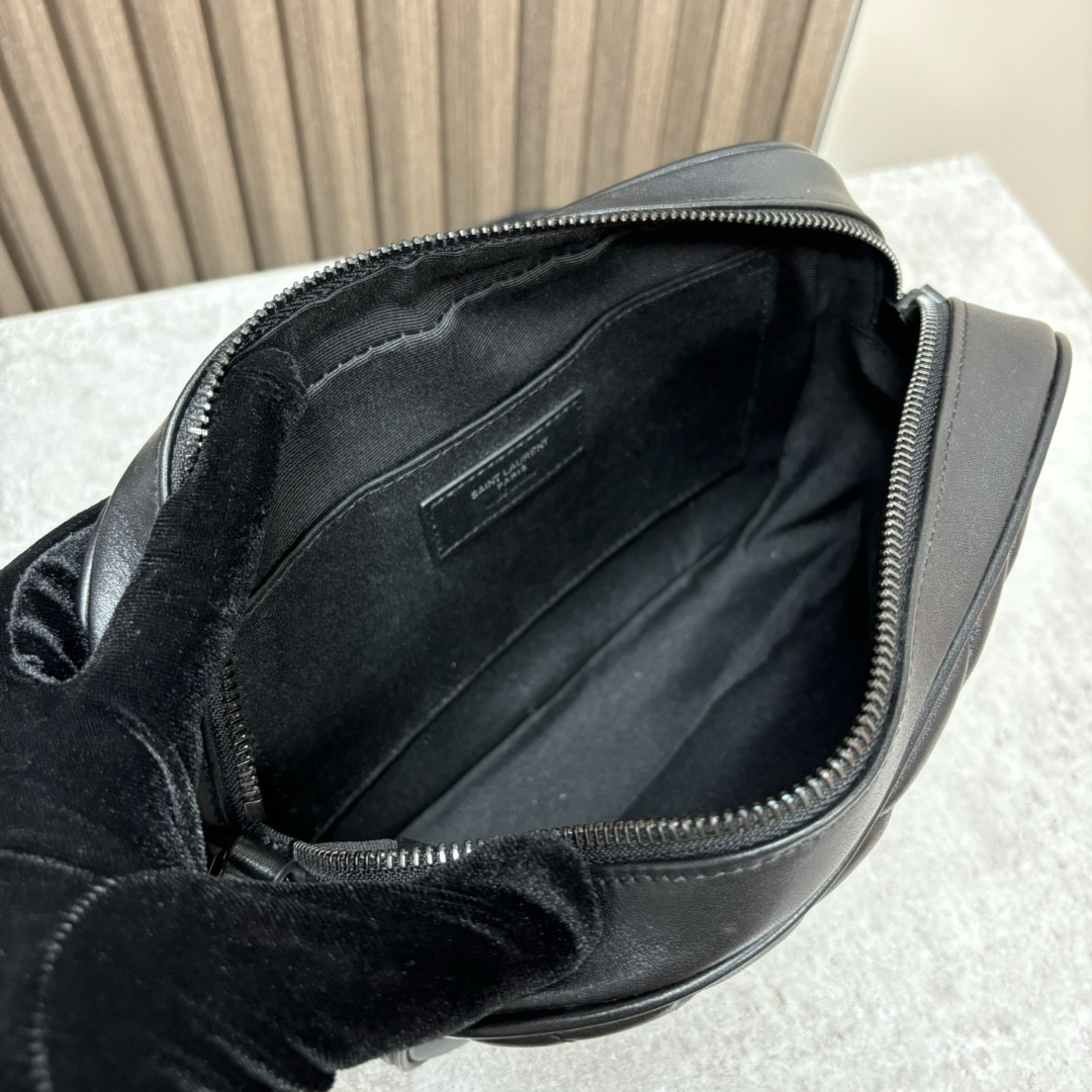 Y51 LOU camera bag in quilted leather 23x16x6cm