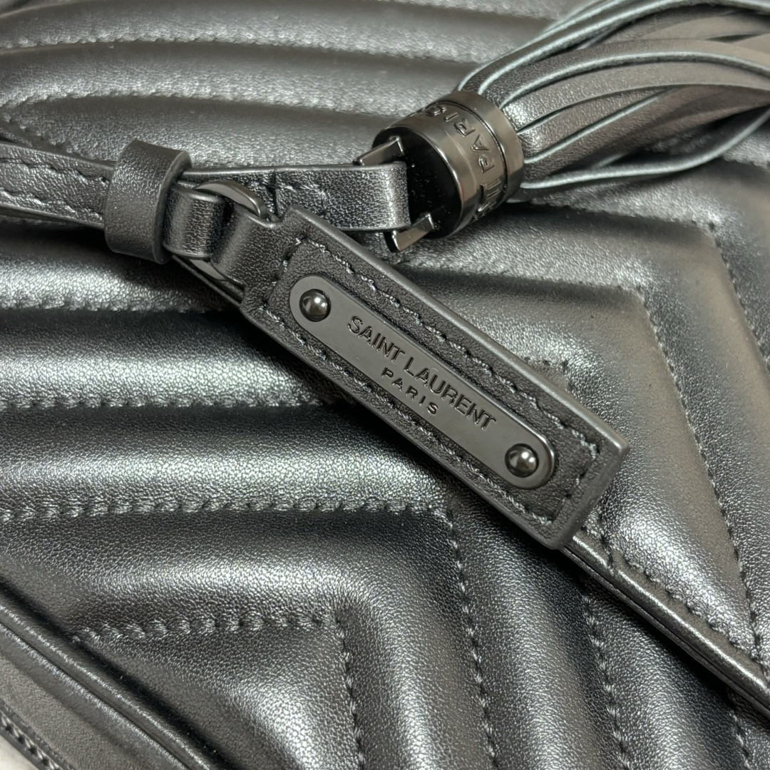 Y51 LOU camera bag in quilted leather 23x16x6cm