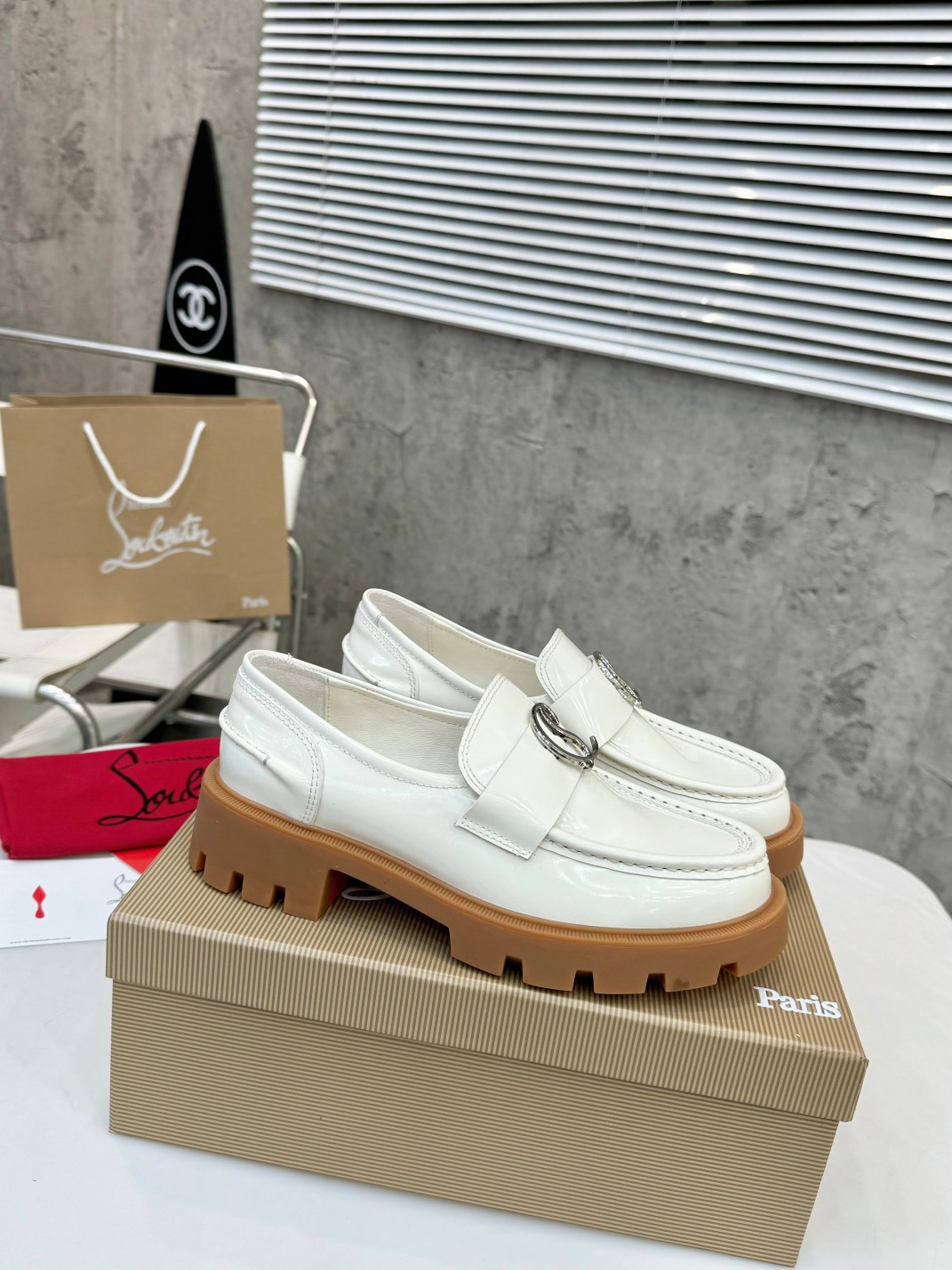 UA Chr1st1an Louboutin(CL) logo design,the latest runway version of the red-soled shoes