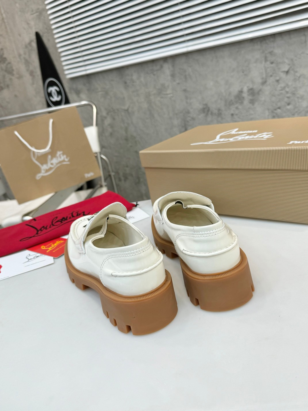 UA Chr1st1an Louboutin(CL) logo design,the latest runway version of the red-soled shoes