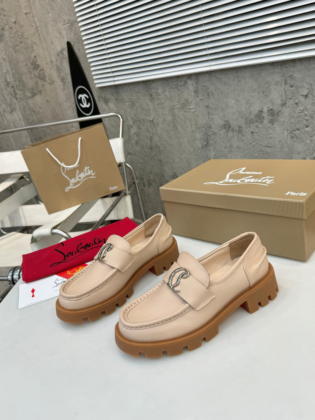 UA Chr1st1an Louboutin(CL) logo design,the latest runway version of the red-soled shoes