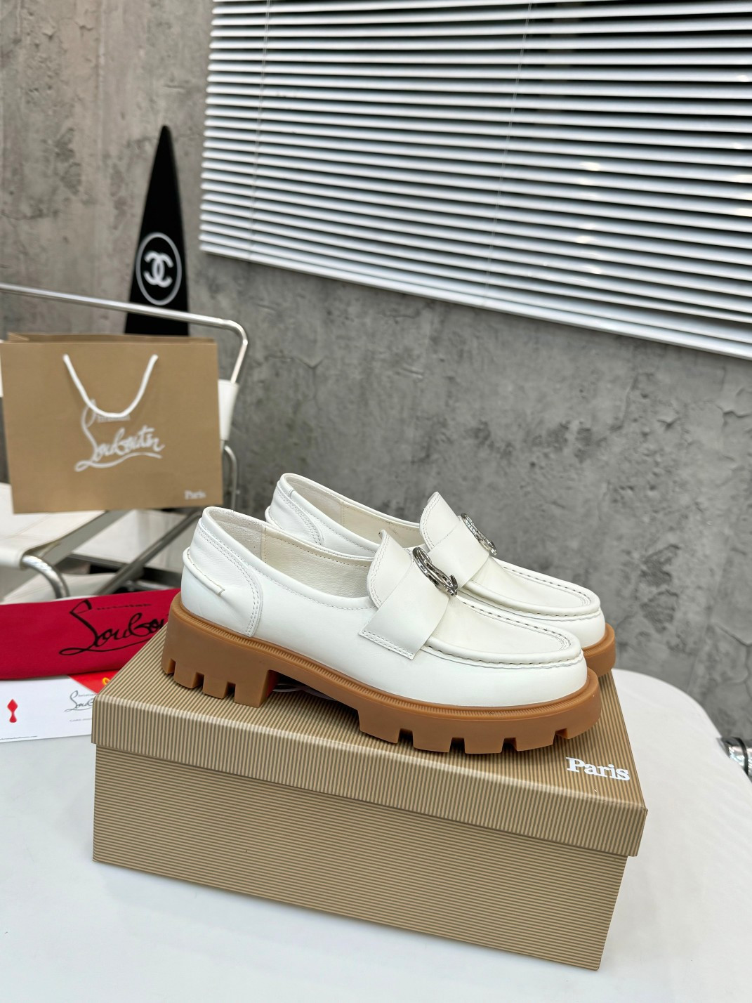 UA Chr1st1an Louboutin(CL) logo design,the latest runway version of the red-soled shoes