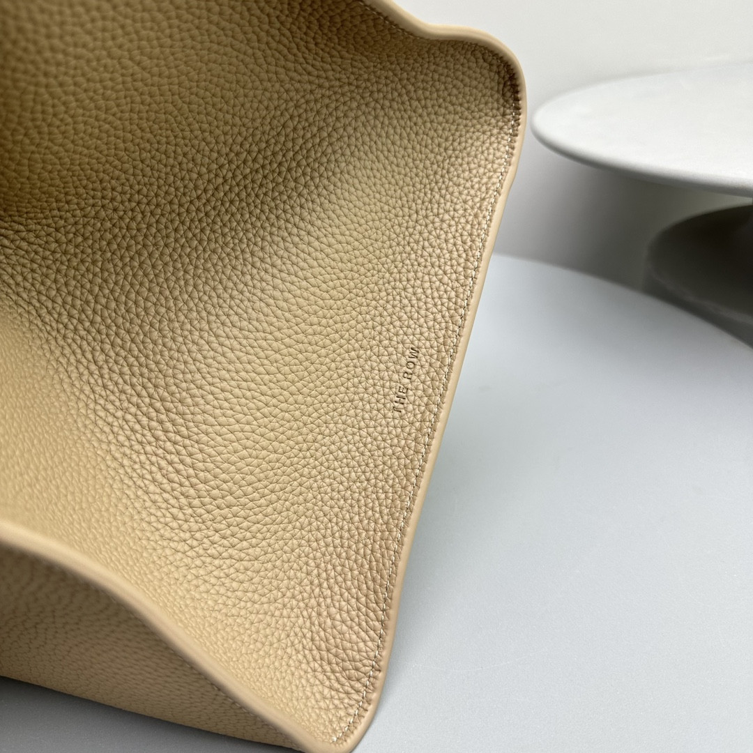 The R0w MARGAUX 17 43x24x30cm