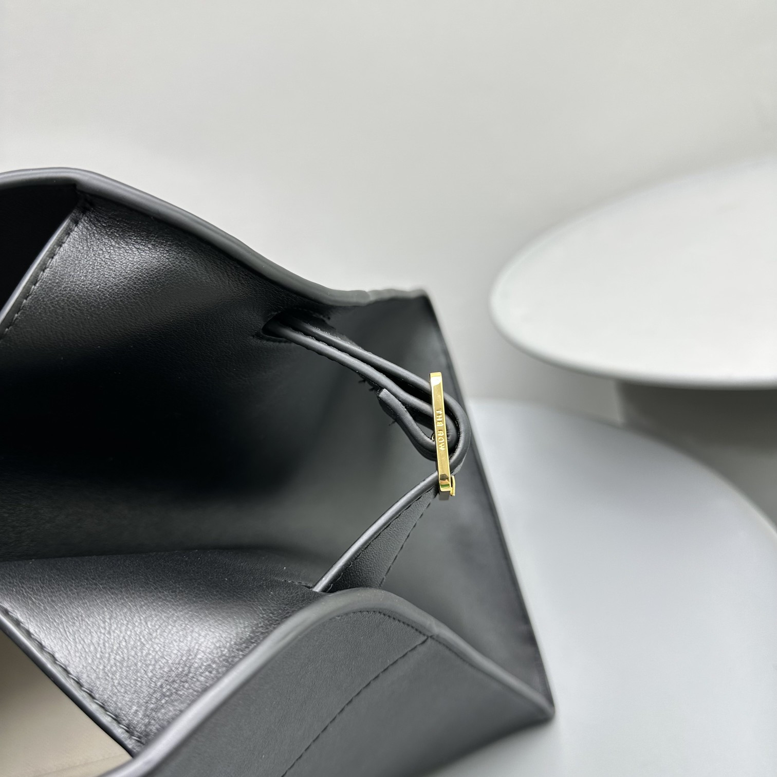 The R0w MARGAUX 17 43x24x30cm