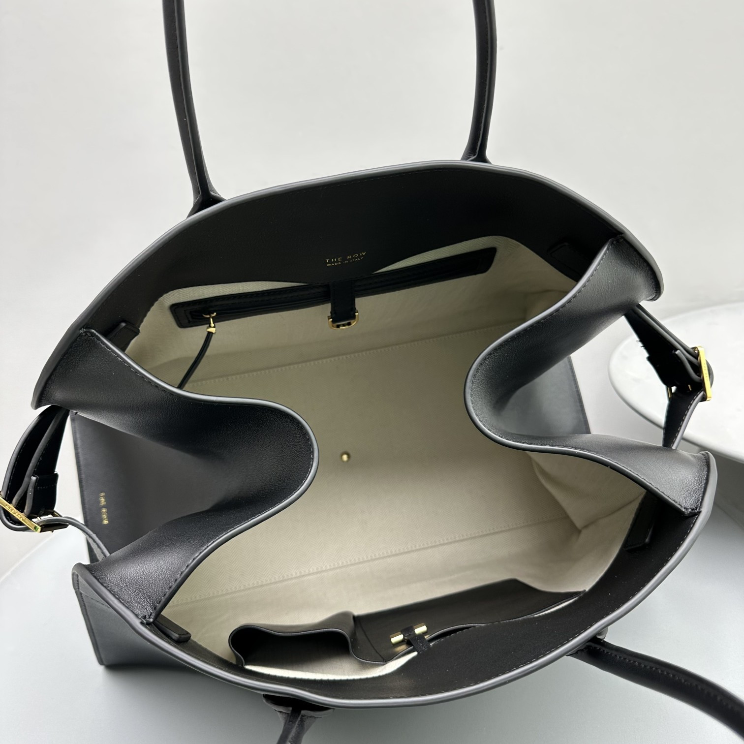 The R0w MARGAUX 17 43x24x30cm