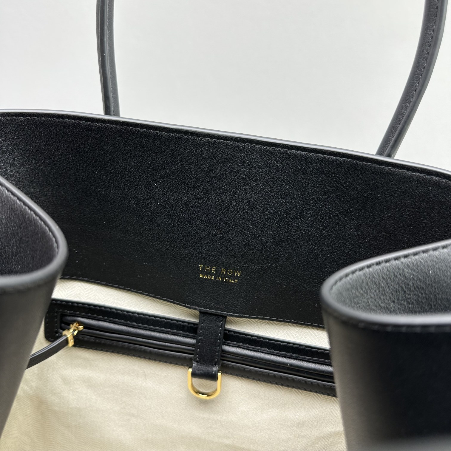 The R0w MARGAUX 17 43x24x30cm