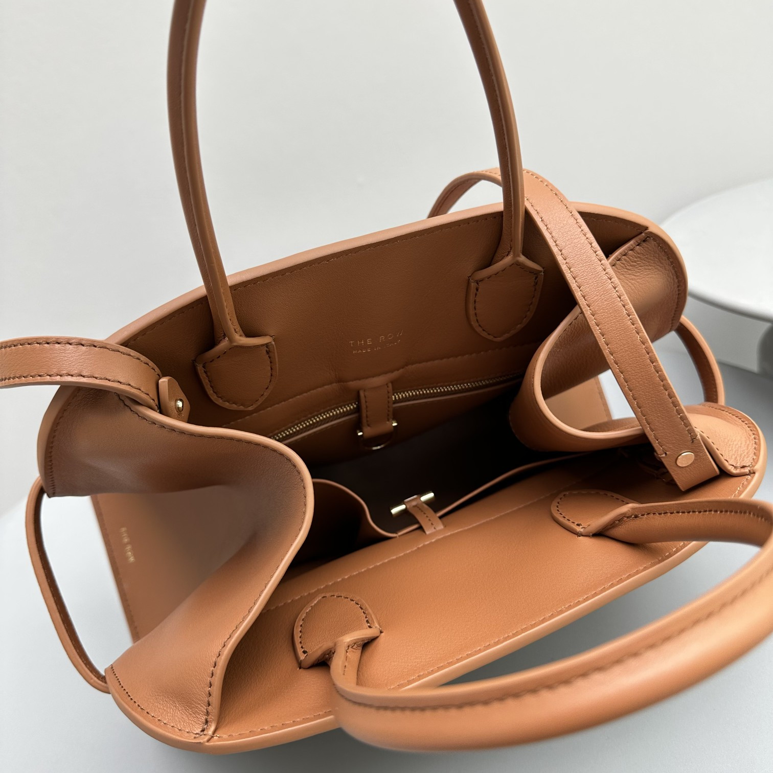 The R0w Margaux belt 12  32x15x25cm