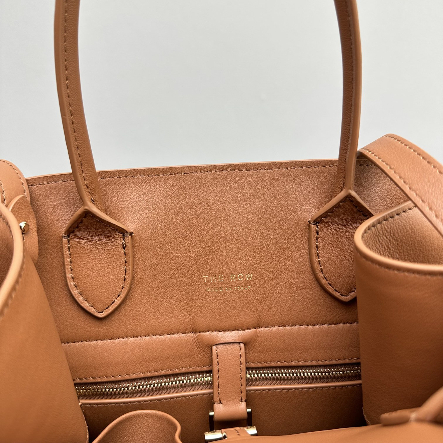 The R0w Margaux belt 12  32x15x25cm