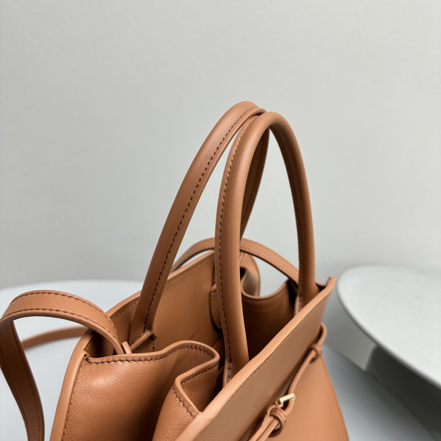 The R0w Margaux belt 12  32x15x25cm