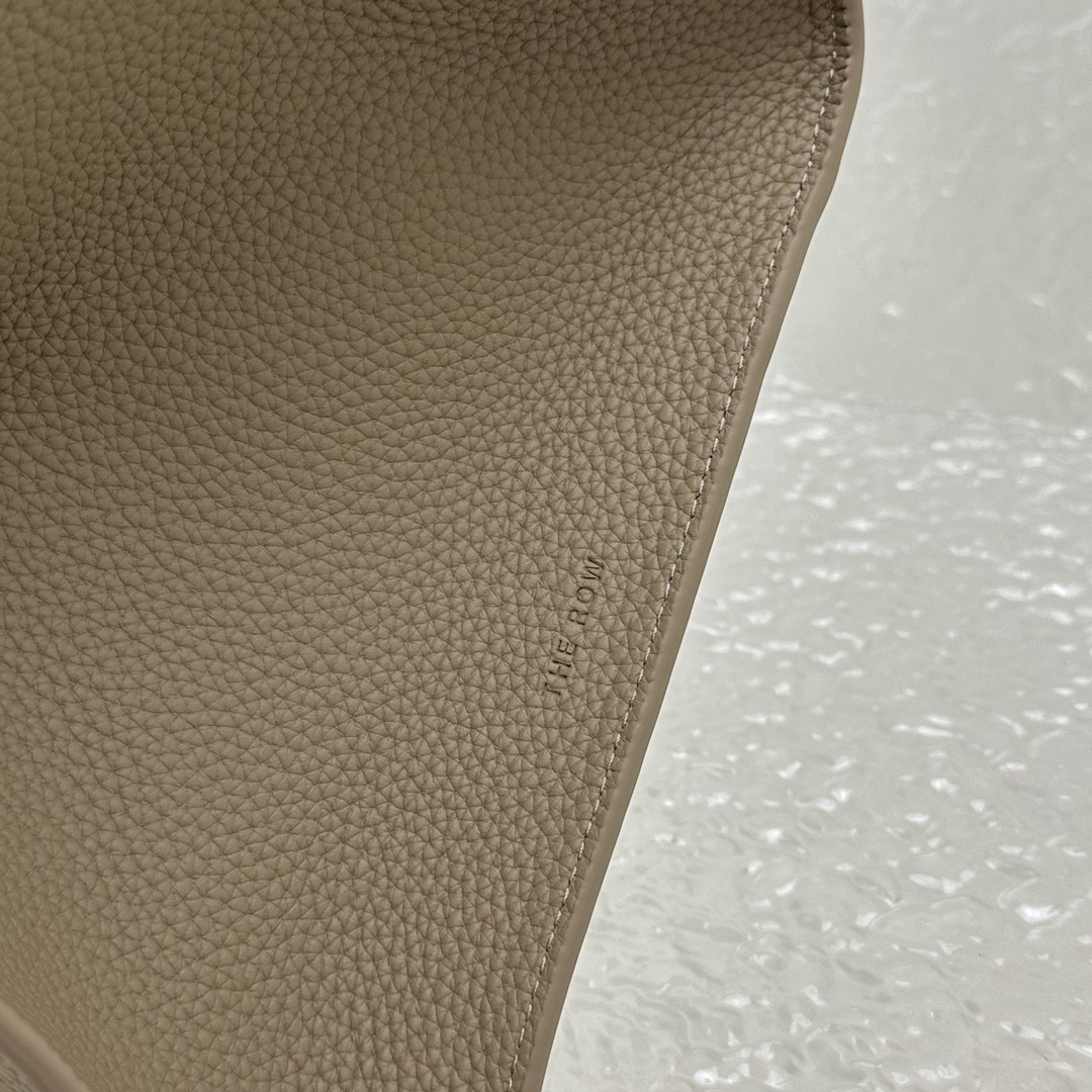 The R0w MARGAUX 15 38.5x16x30cm