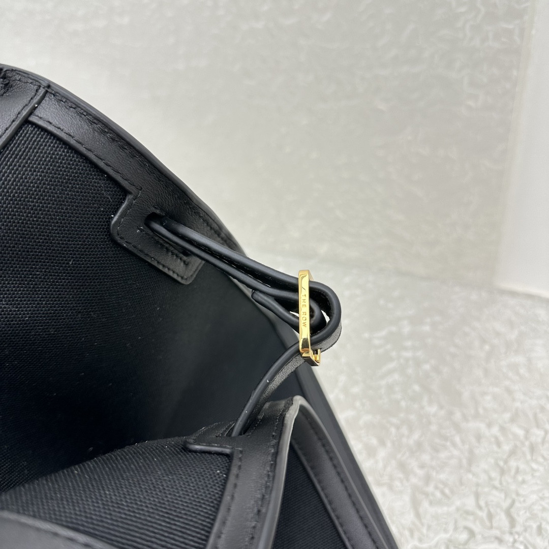 The R0w MARGAUX 15 38.5x16x30cm