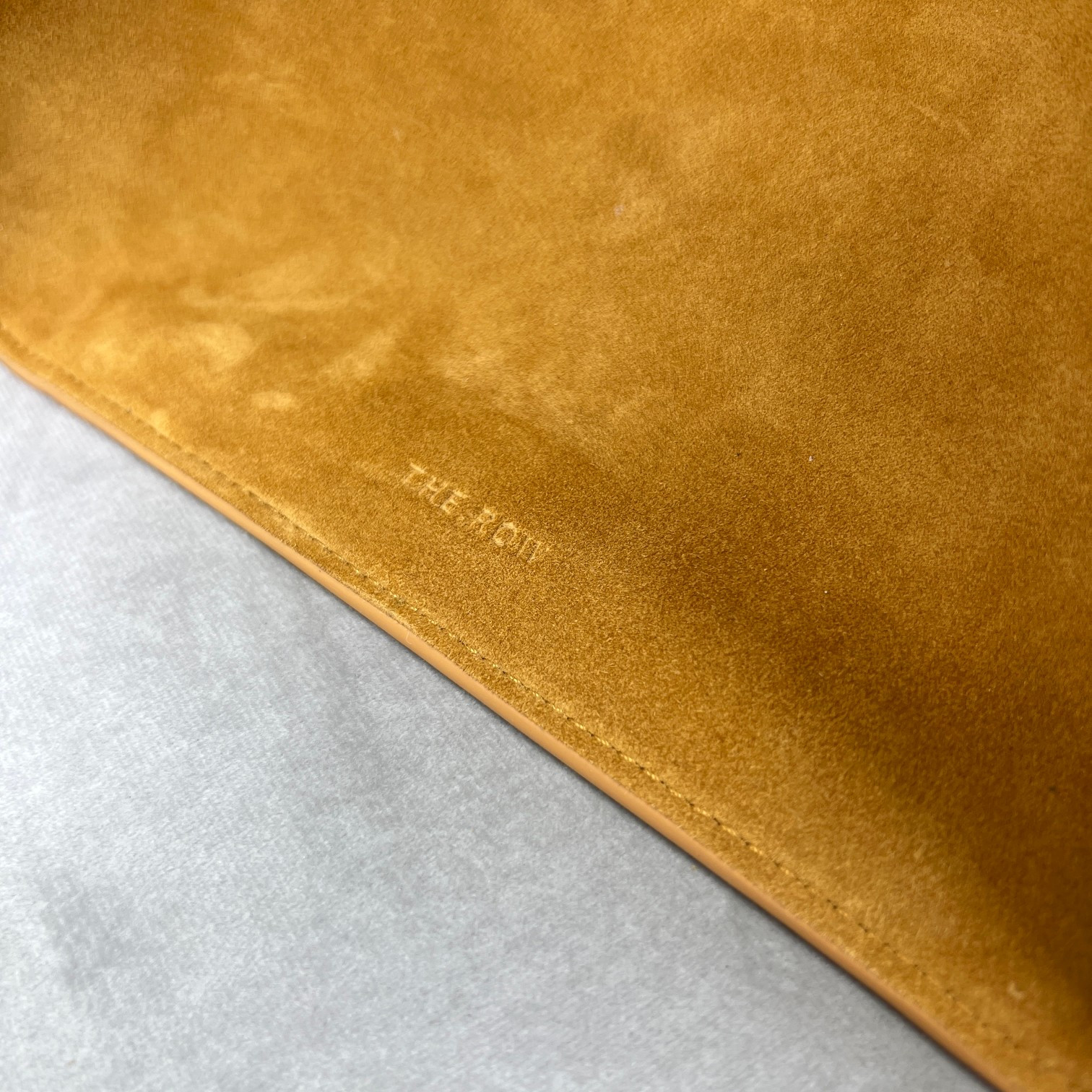 The R0w MARGAUX 15 38.5x16x30cm