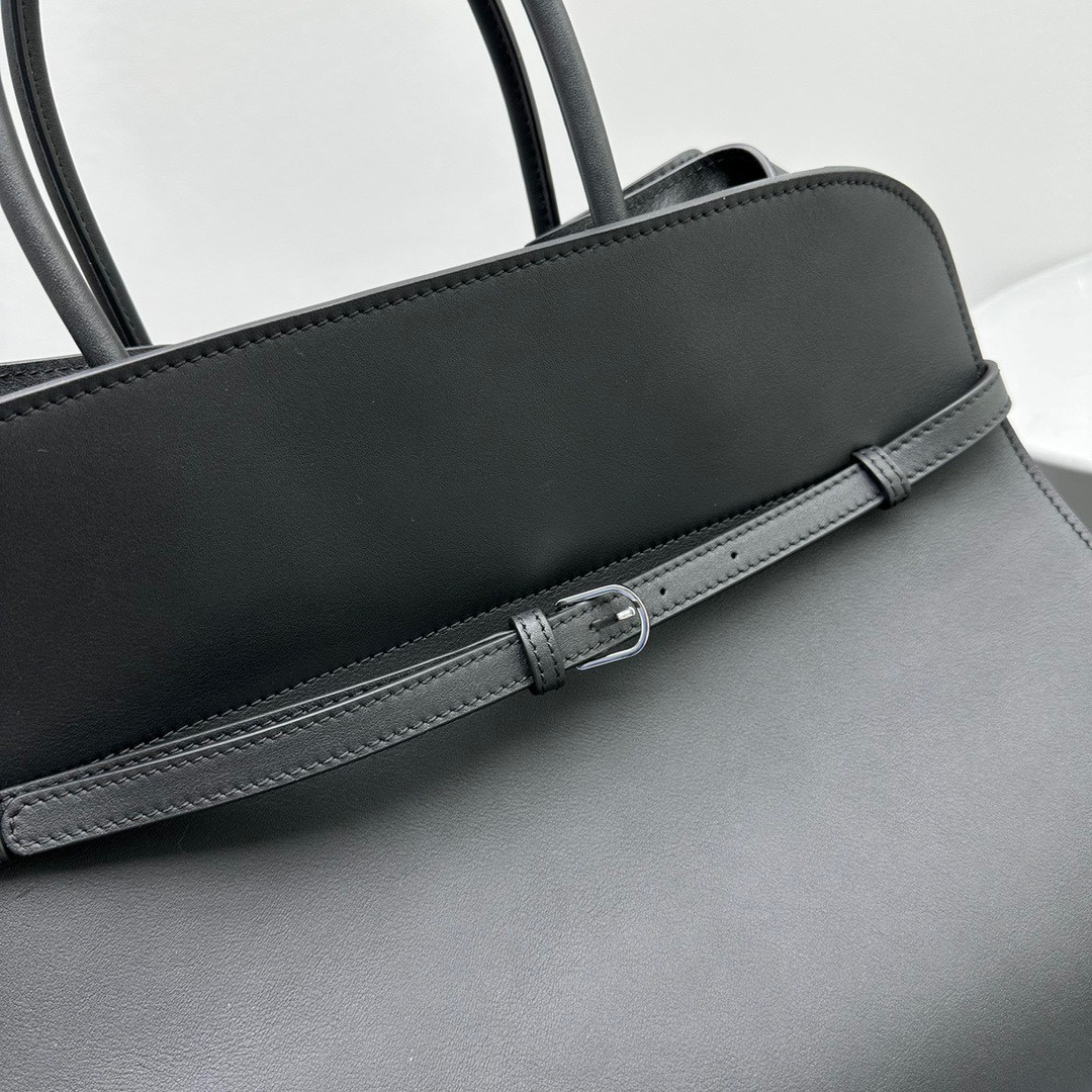 The R0w Margaux belt 15 38.5x16x30cm