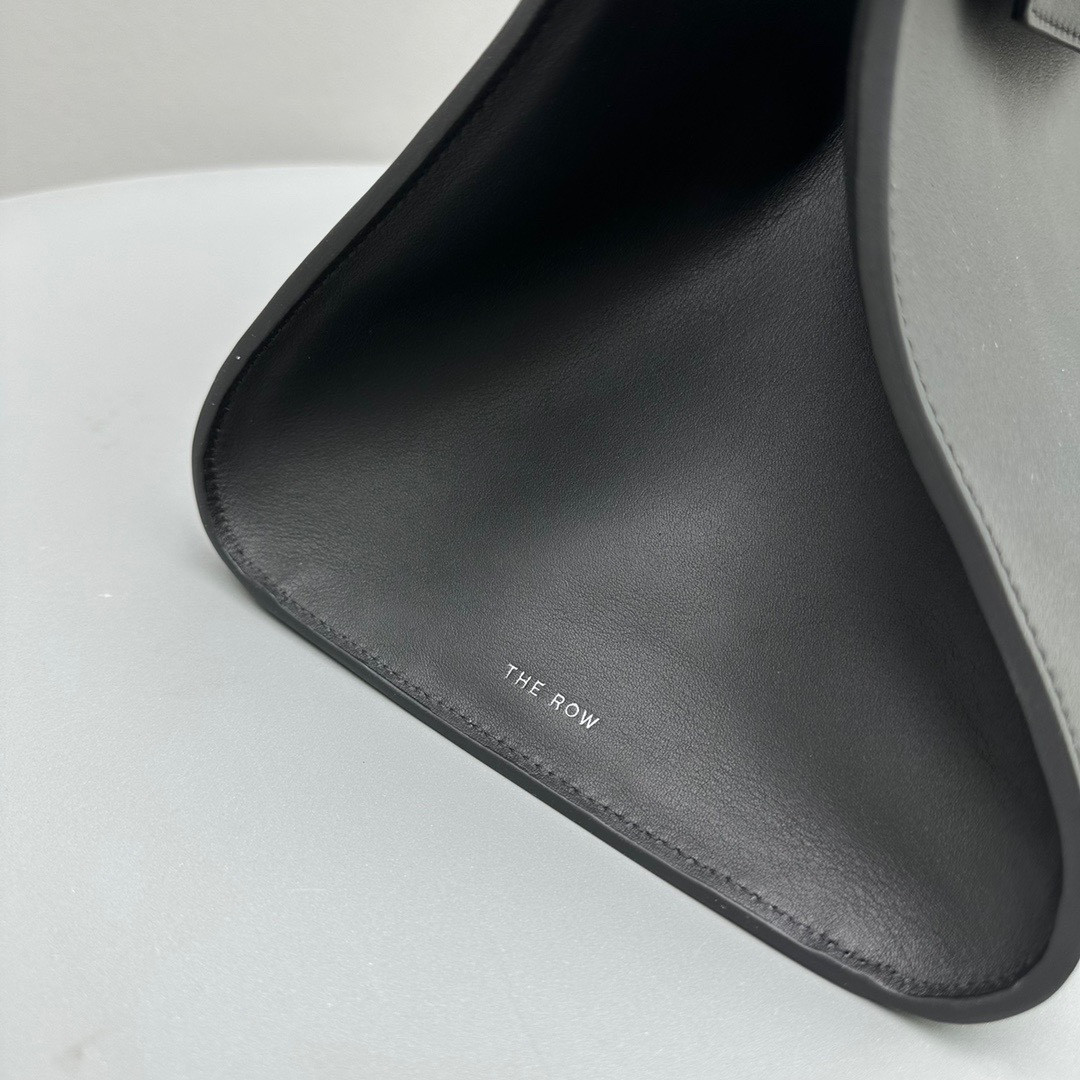 The R0w Margaux belt 15 38.5x16x30cm