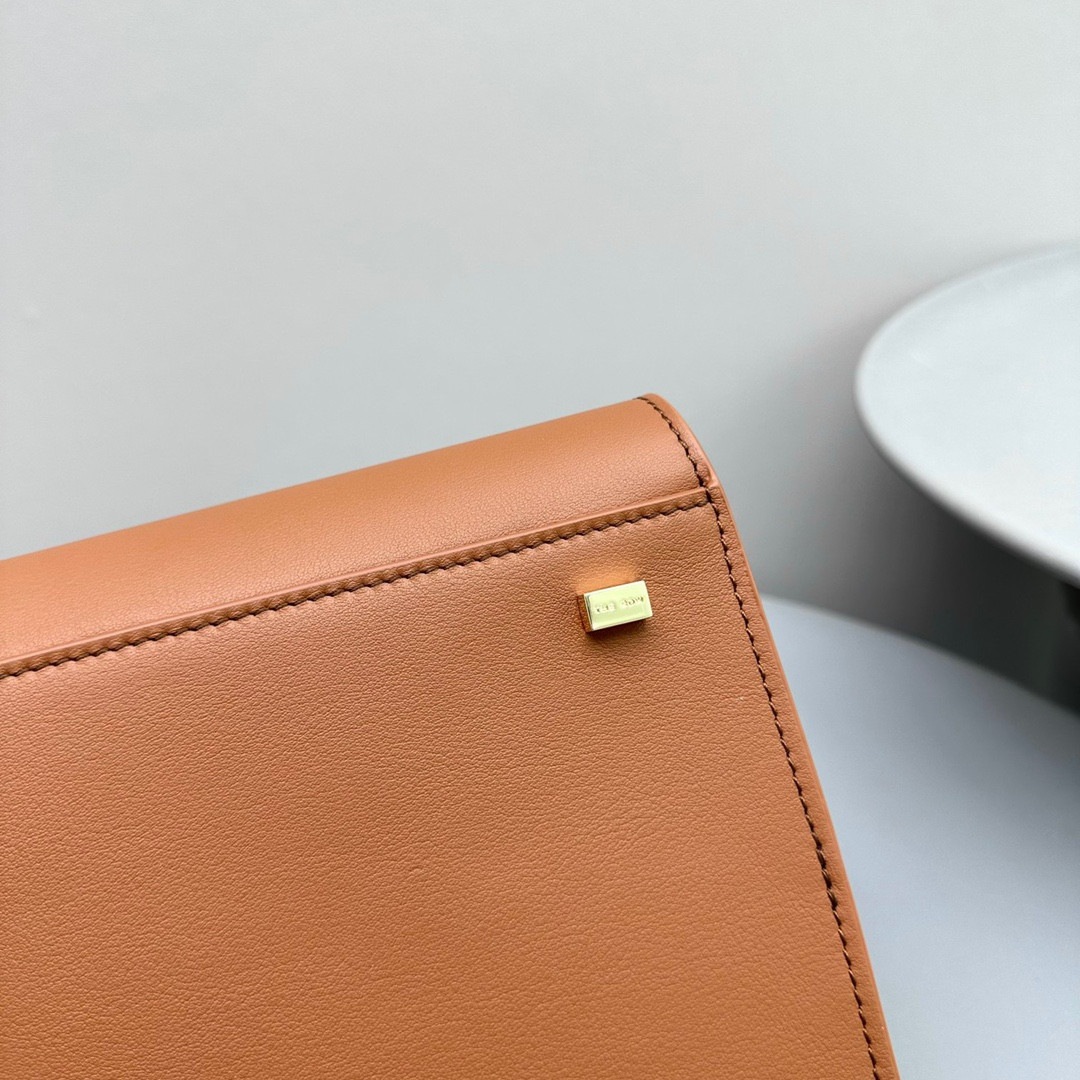 The R0w Margaux belt 15 38.5x16x30cm