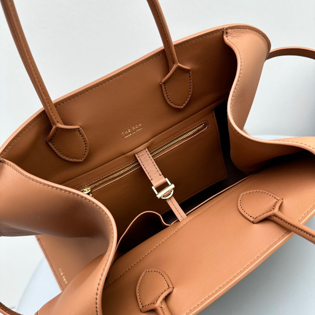 The R0w Margaux belt 15 38.5x16x30cm