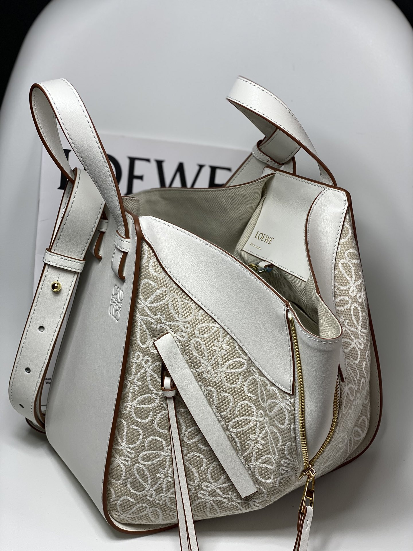 L0ew* Small Hammock bag in soft grained calfskin 30x13.5x25cm