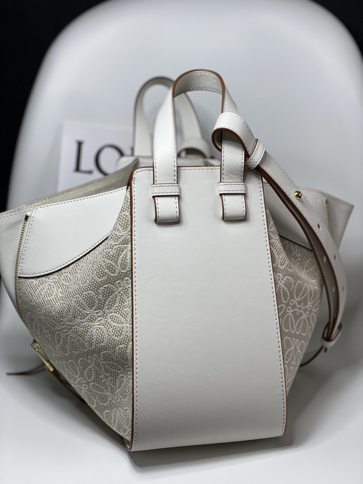 L0ew* Small Hammock bag in soft grained calfskin 30x13.5x25cm