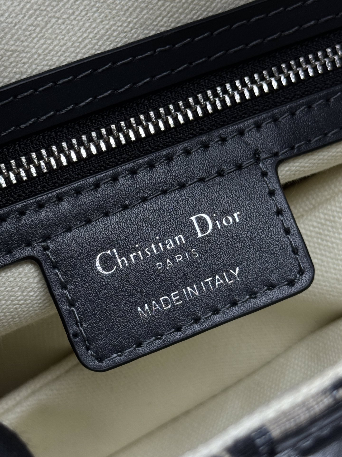 D10r Saddle Bag 25.5 x 20 x 6.5 cm