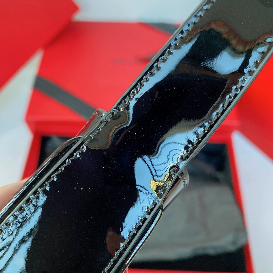 Y51 LE 5 À 7 Mini (Patent Leather) 19 x 11.5 x 4.5 CM