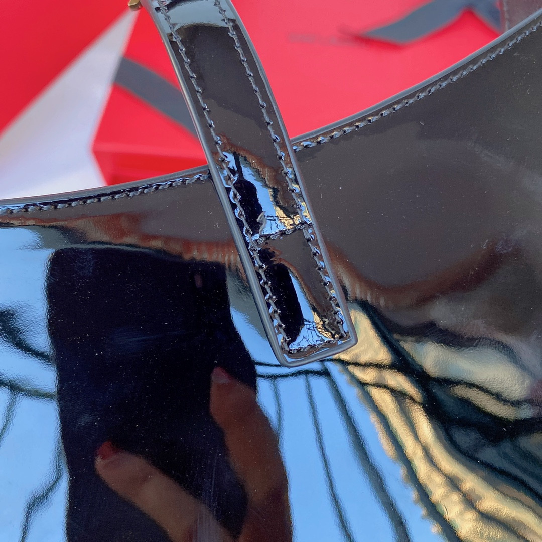 Y51 LE 5 À 7 Mini (Patent Leather) 19 x 11.5 x 4.5 CM