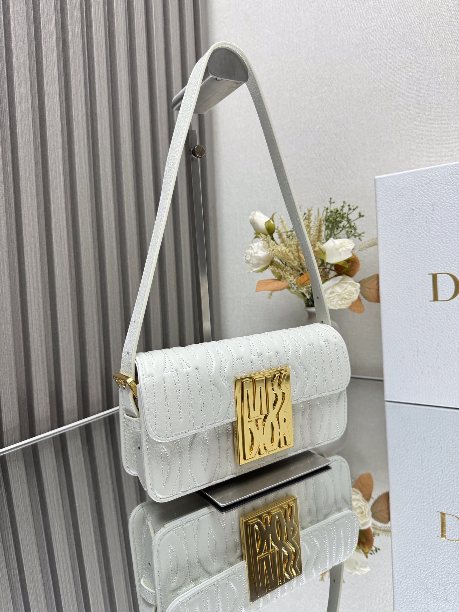 D10r Miss D10r flap bag 22 x 11 x 6 cm