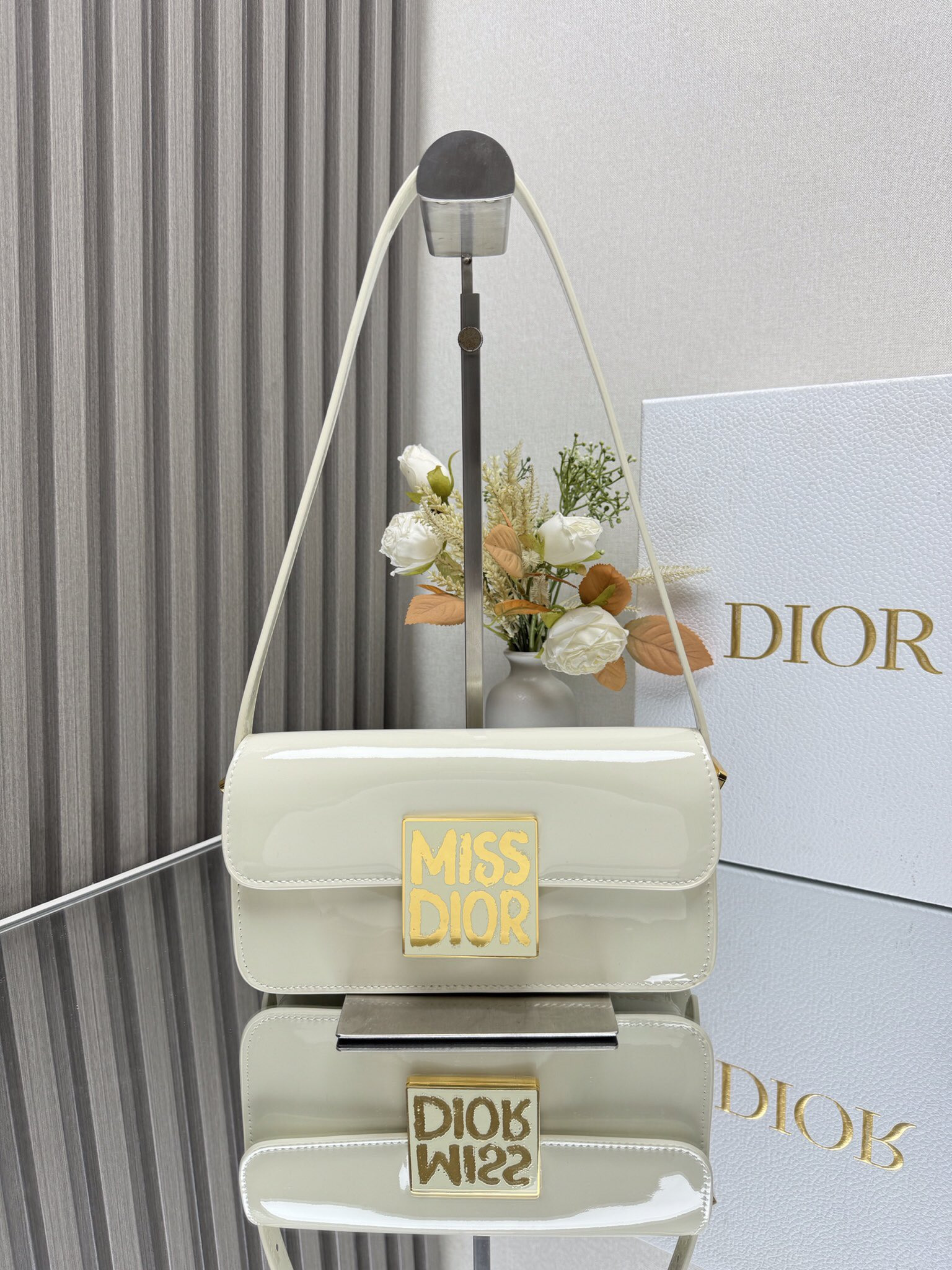 D10r Miss D10r flap bag 22 x 11 x 6 cm(Patent Calfskin)