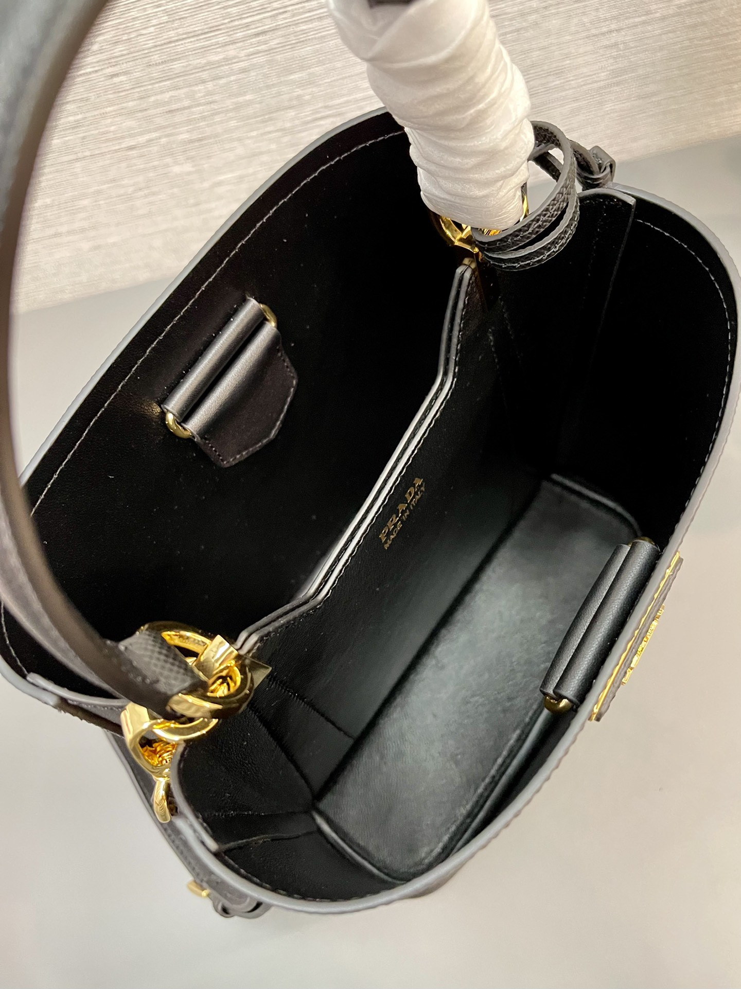 Pra*a Medium Saffiano Leather Pra*a Panier Bag 22.5x 21.5x13cm