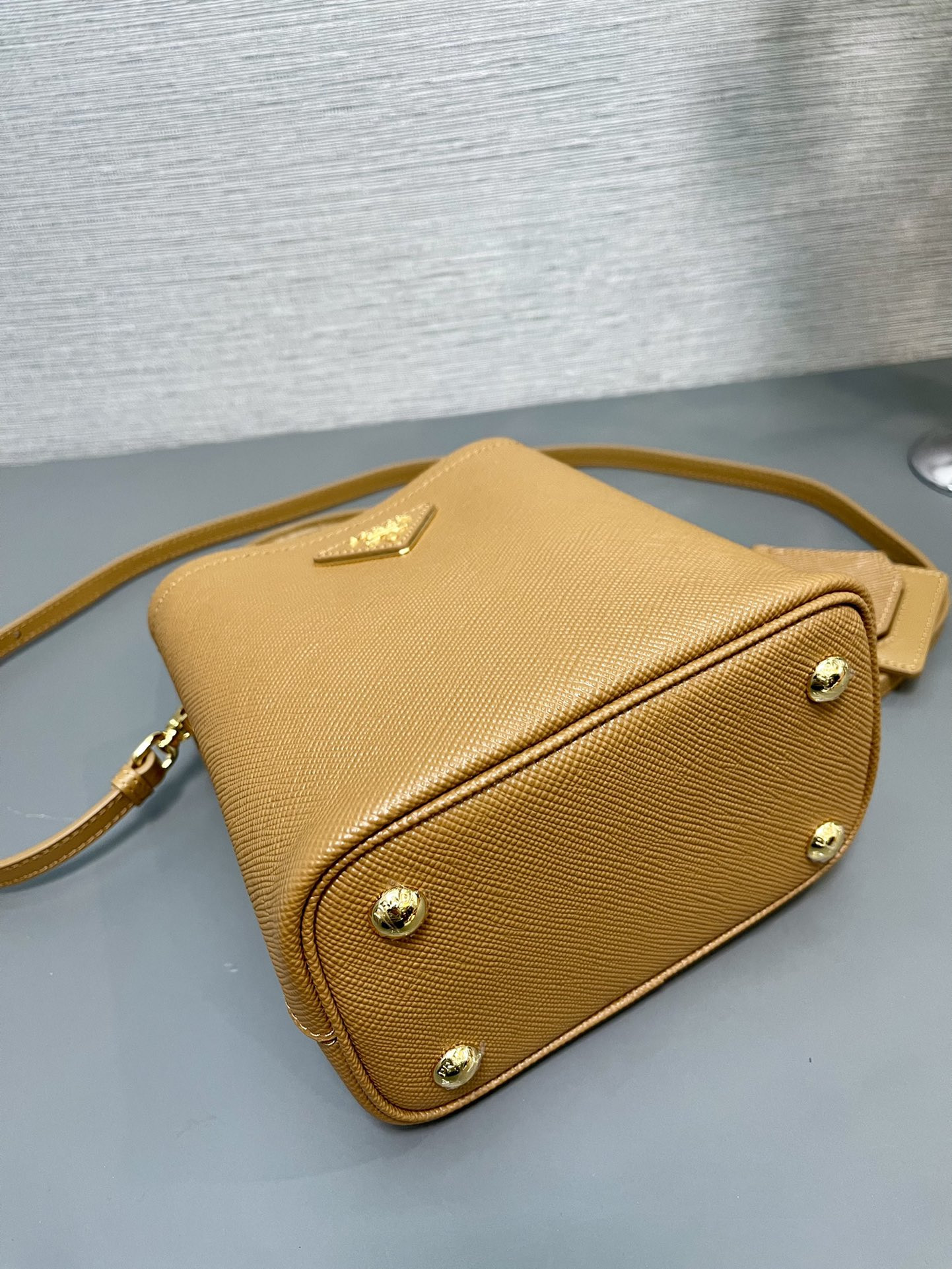 Pra*a Small Saffiano Leather Pra*a Panier Bag 18x17x10.5cm