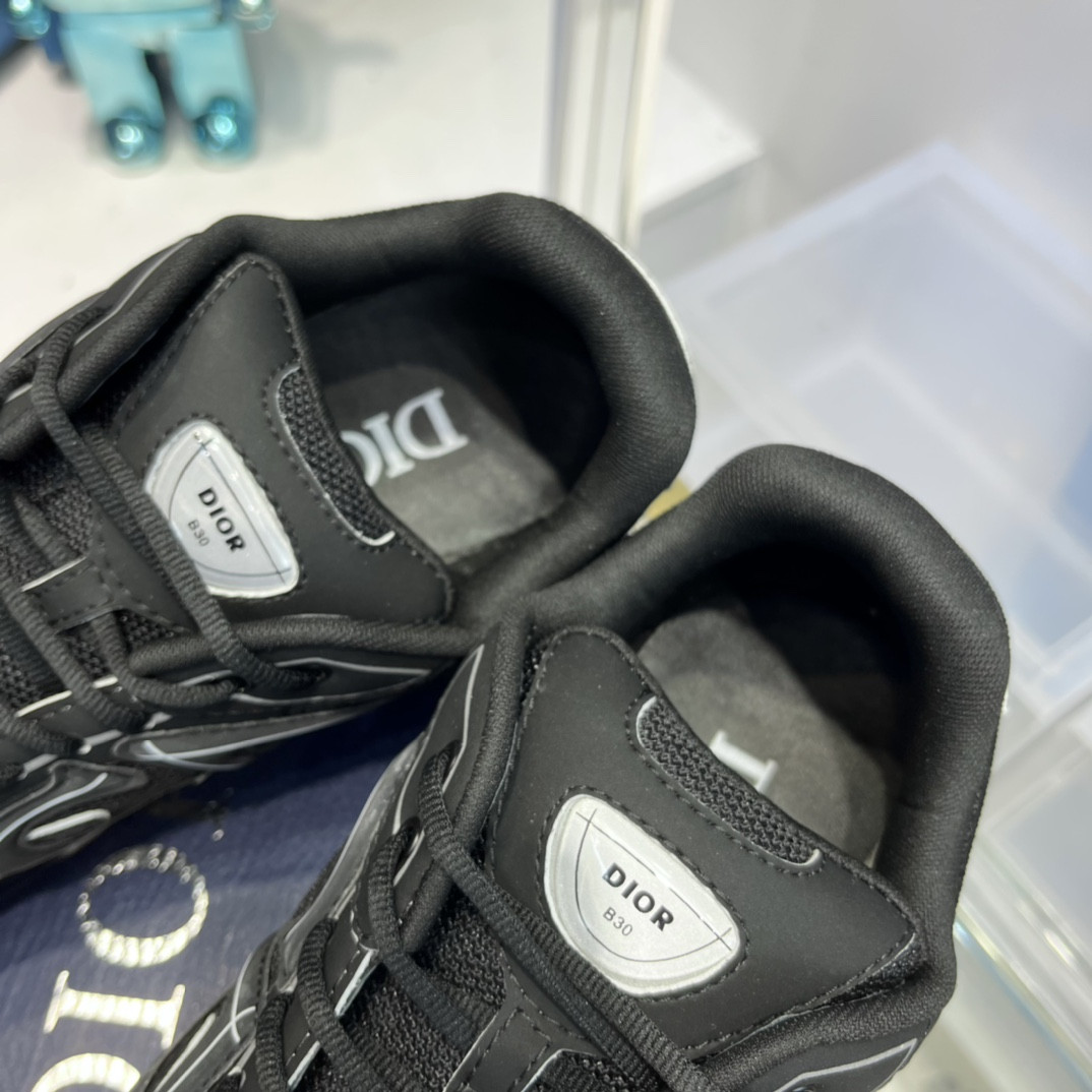 UA D10r B30 Black Mesh