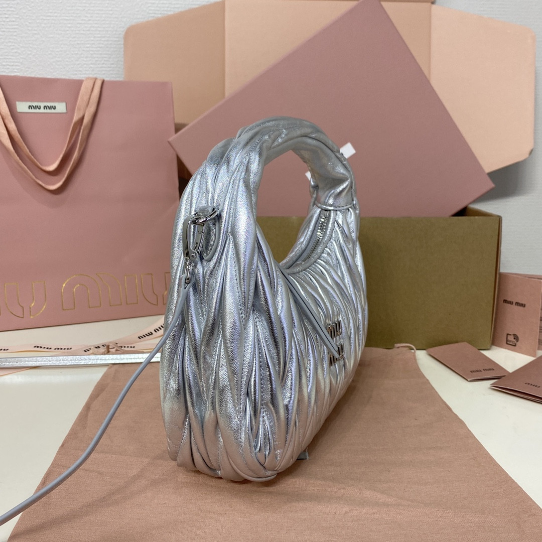 Miu Miu Wander matelassé nappa leather hobo bag 17x20x6cm