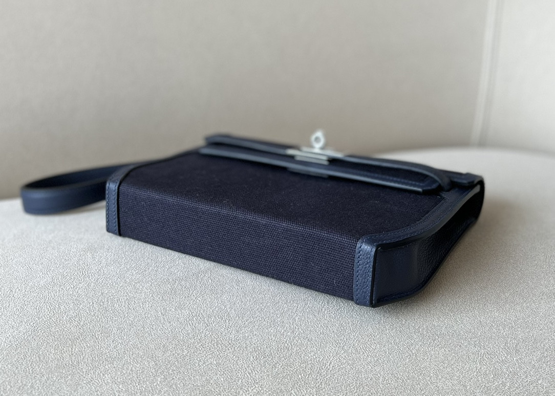 Hermès Kelly Depeches 25x18.5x4.5cm