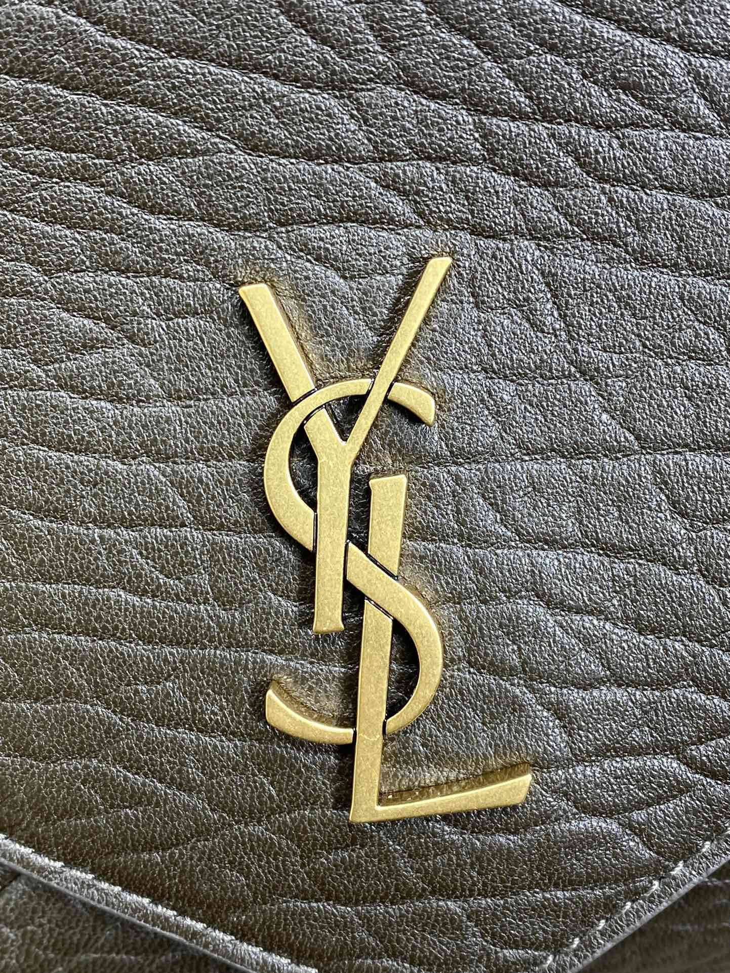 Y51 CASSANDRE envelope messenger in lambskin 23X16.5X6cm