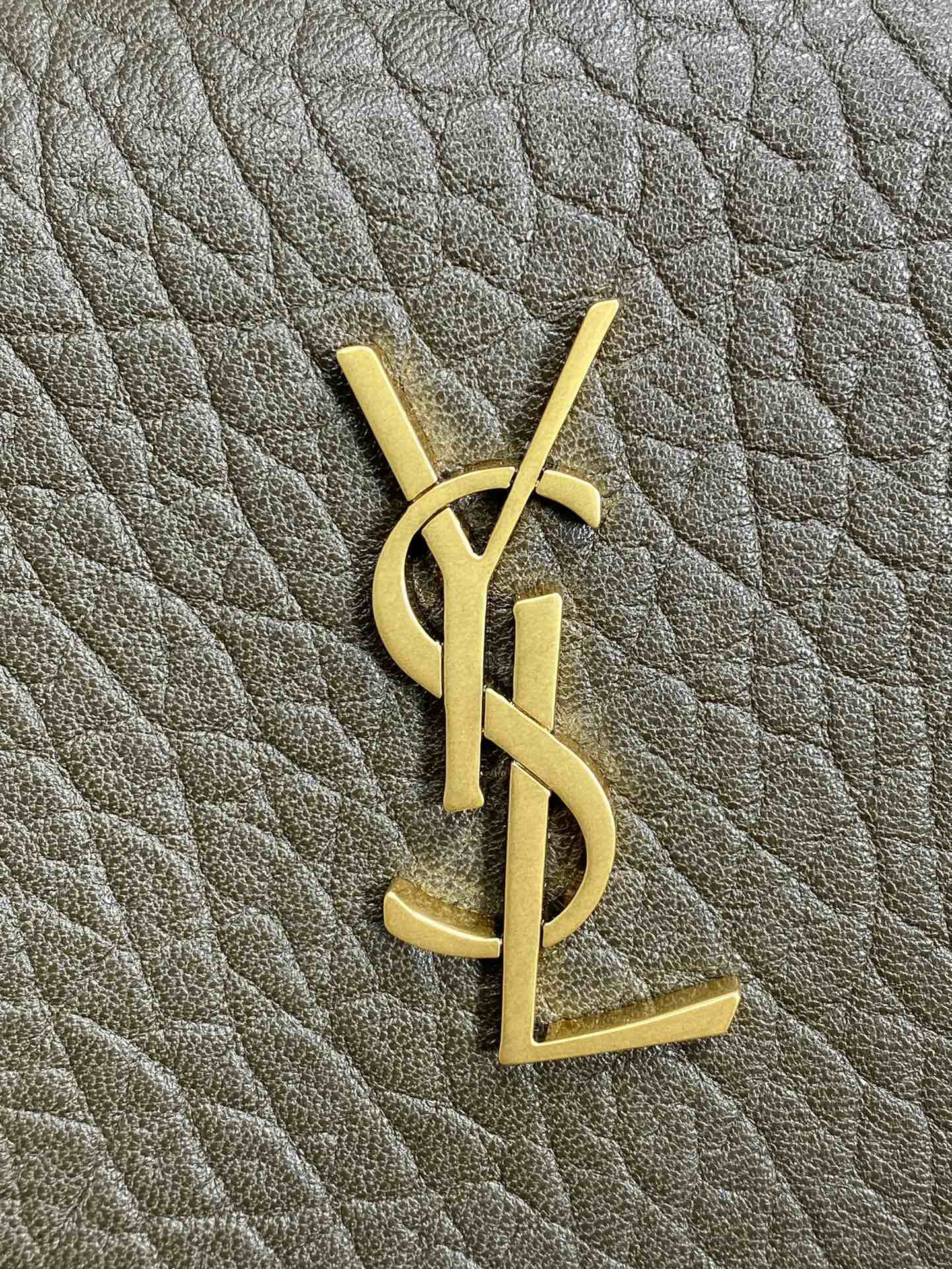 Y51 CASSANDRE large envelope pouch in lambskin 29.5x18x4.5cm