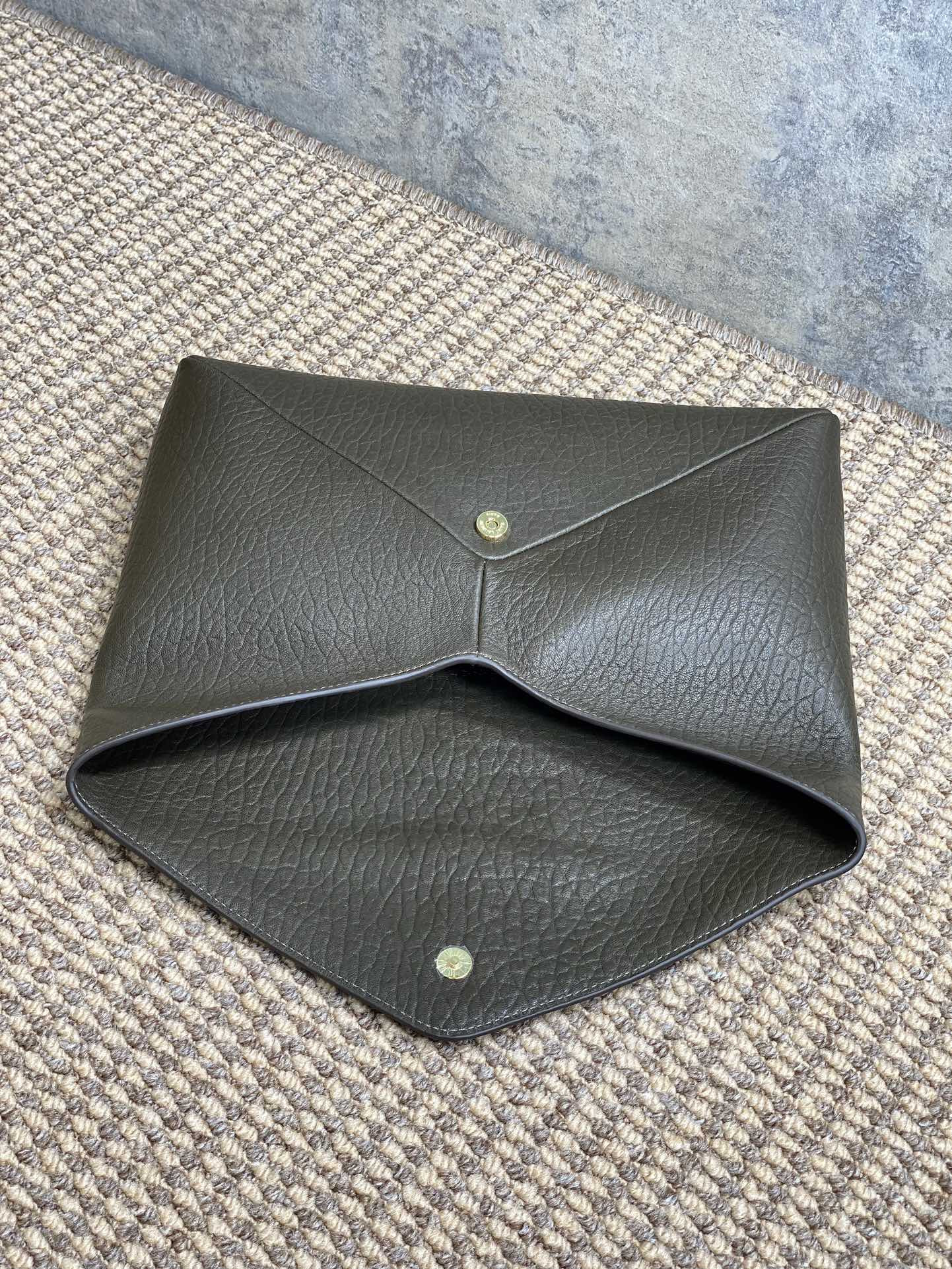 Y51 CASSANDRE large envelope pouch in lambskin 29.5x18x4.5cm