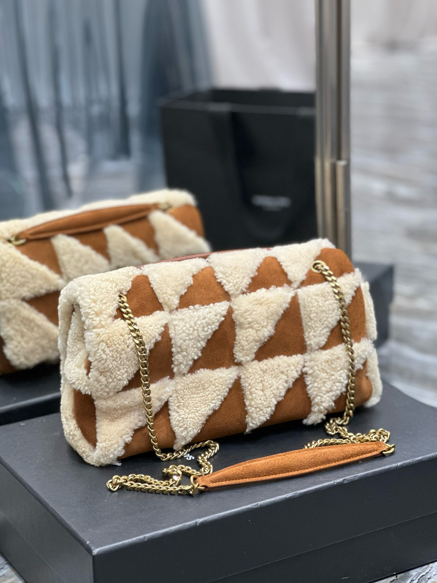 Y51 Jamie Medium in Suede and Shearling 25×15×7.5cm