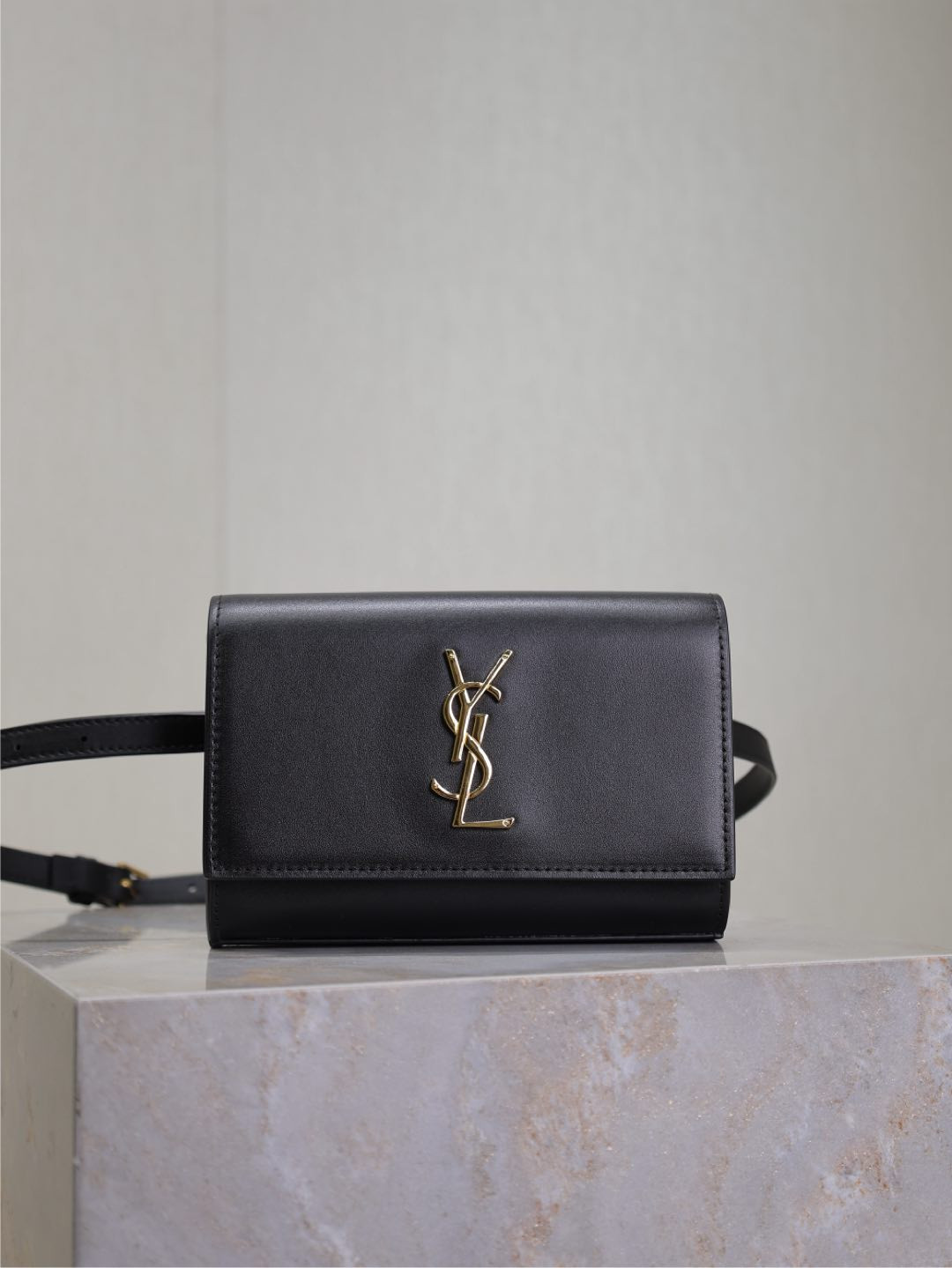 Y51 kate belt bag in grain de poudre-embossed leather 18x12x4.5cm