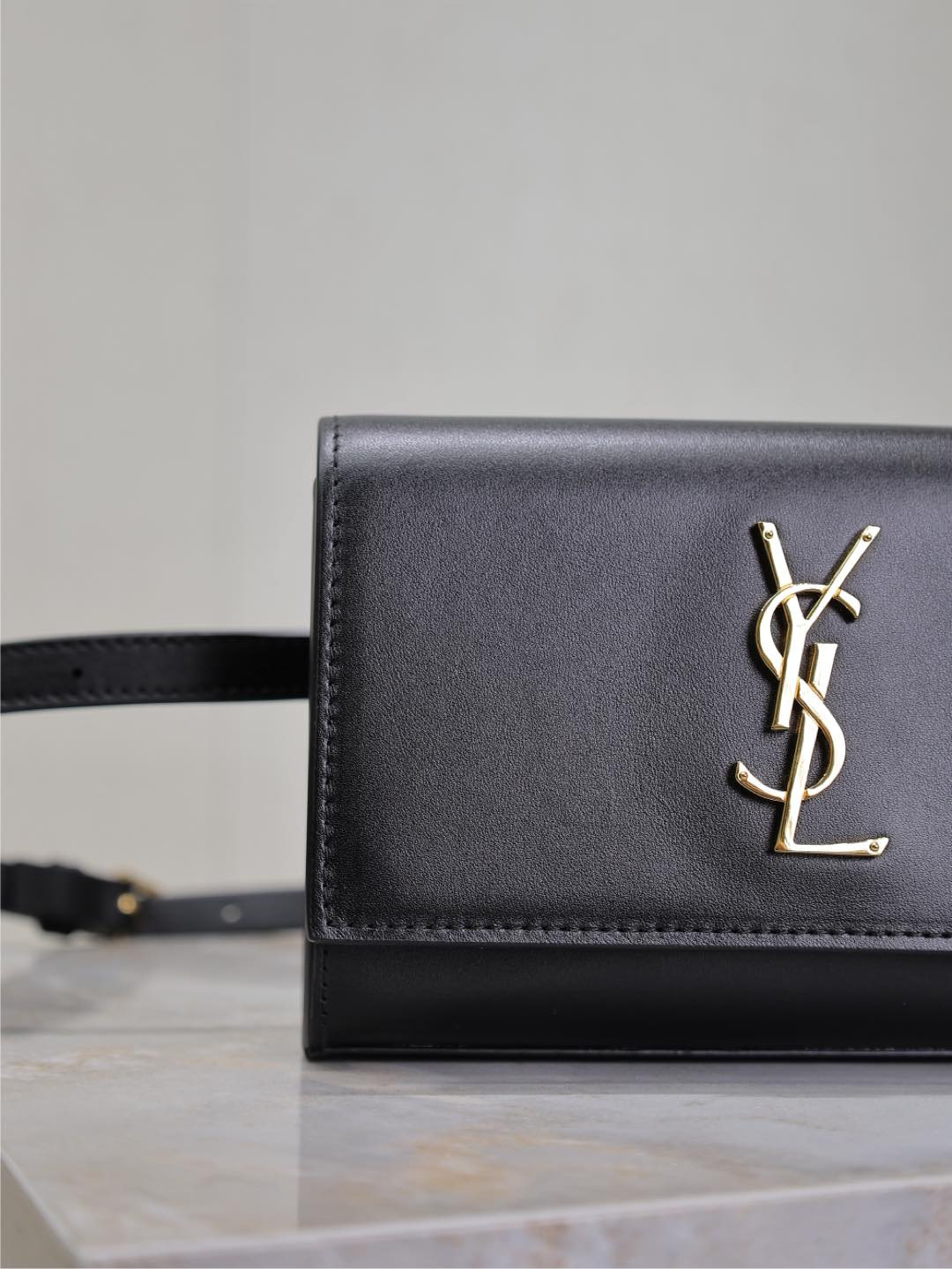 Y51 kate belt bag in grain de poudre-embossed leather 18x12x4.5cm