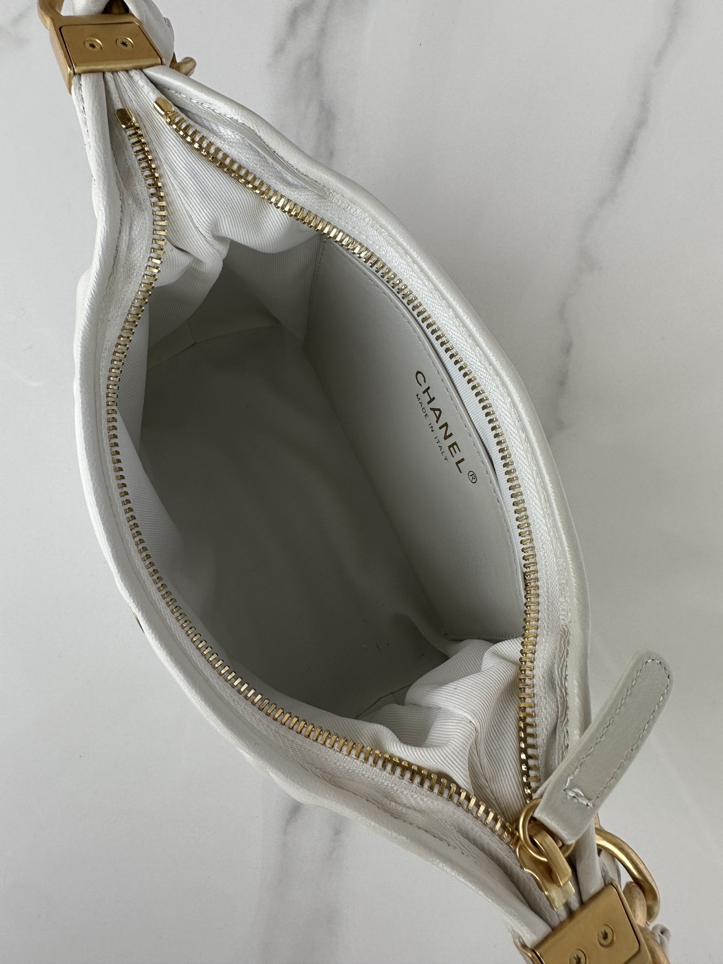 Ch**el Hobo Handbag 22×22×9cm