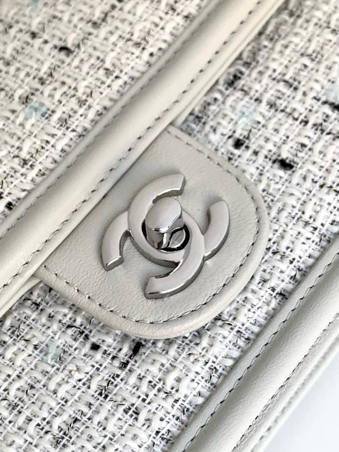 Ch**el Flap Bag 22cm